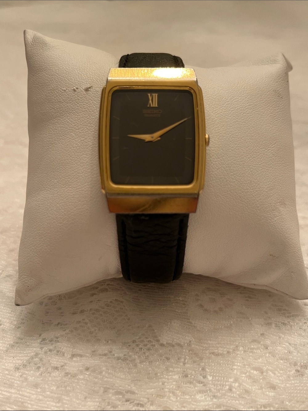 Vintage Seiko Gold-Tone Case Black Dial Leather Strap Watch
